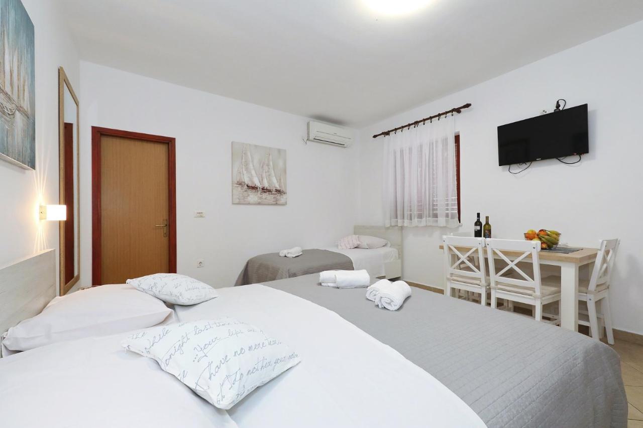 Apartmani Strpic Biograd Na Moru Ngoại thất bức ảnh